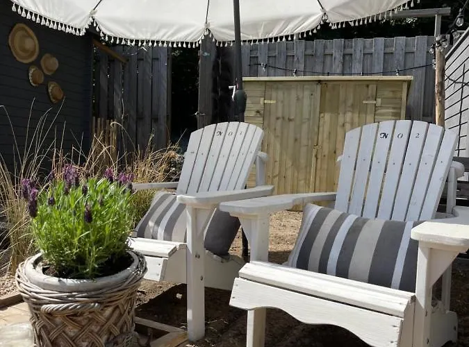 Alpehytte De Duinweg: Direct Aan Duin En Bos *